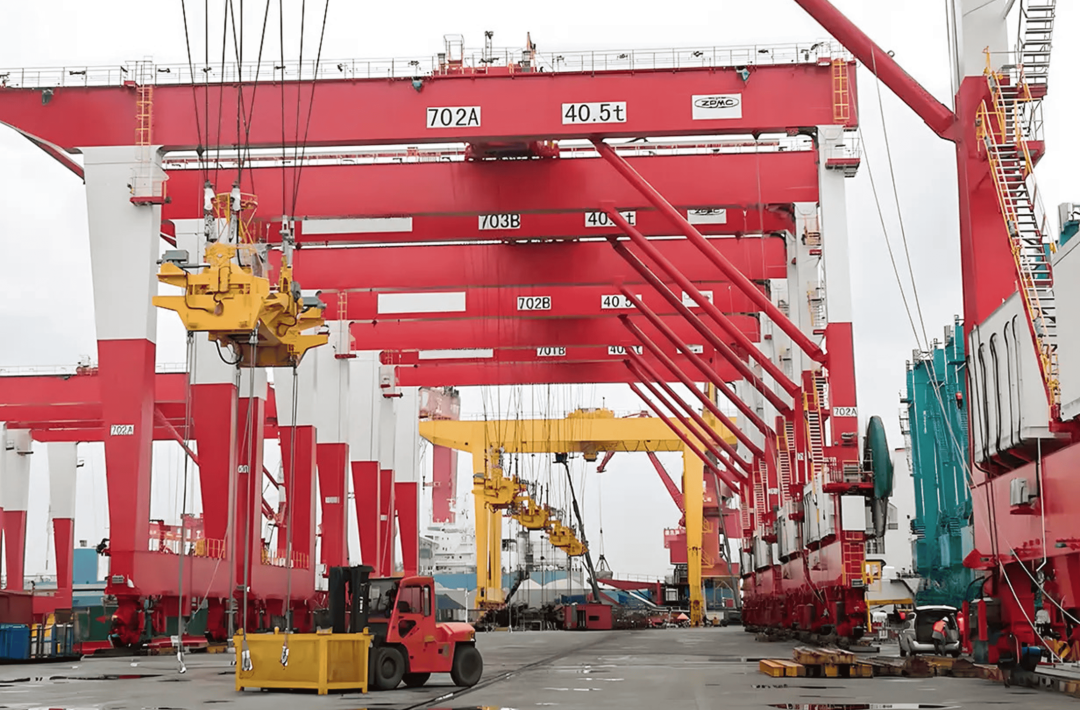 Container-Handling-Crane-Load-Pin-Port